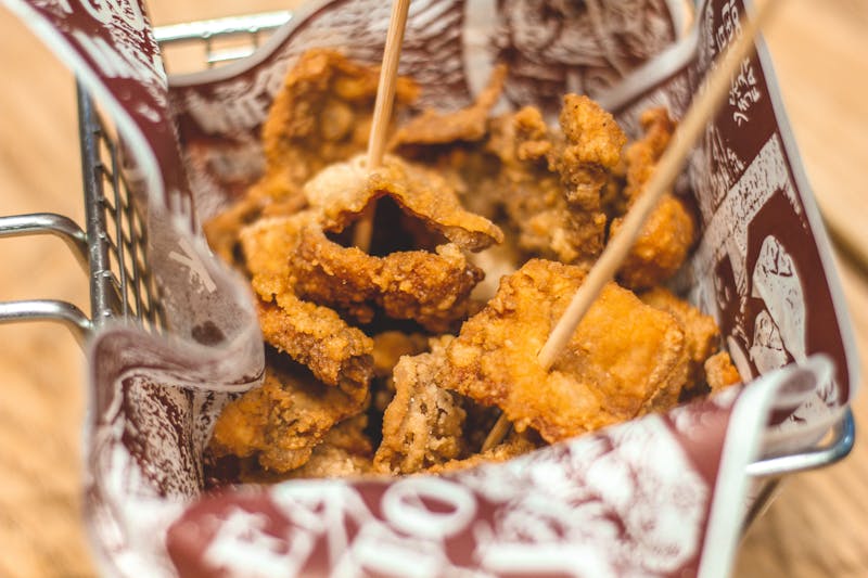 Classic crispy chicken tenders with dipping sauce
